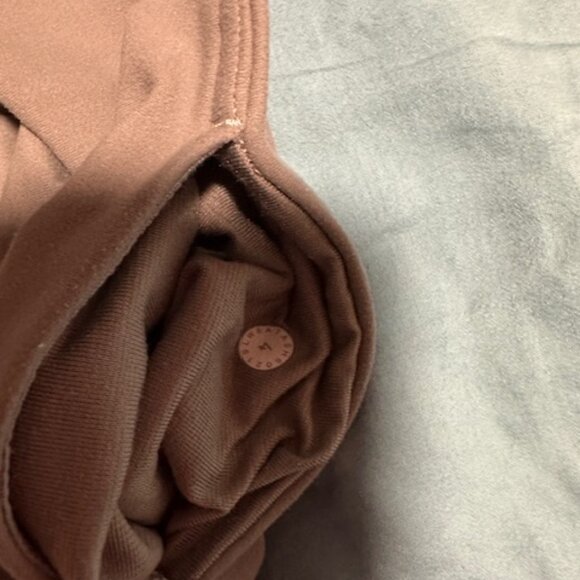 Lululemon Align jogger crops size 4 - Picture 2 of 3